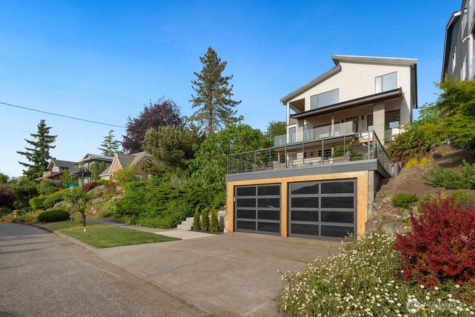 Property photo for 7602 44th Avenue Sw, Seattle photo 4