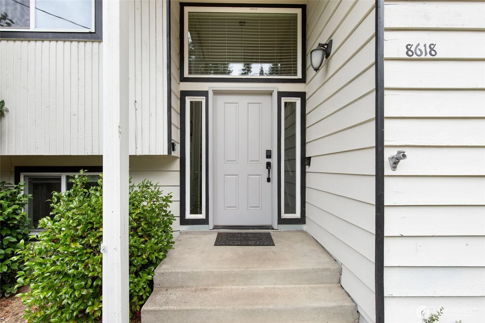Property photo for 8618 Ne 137th Street, Kirkland photo 3