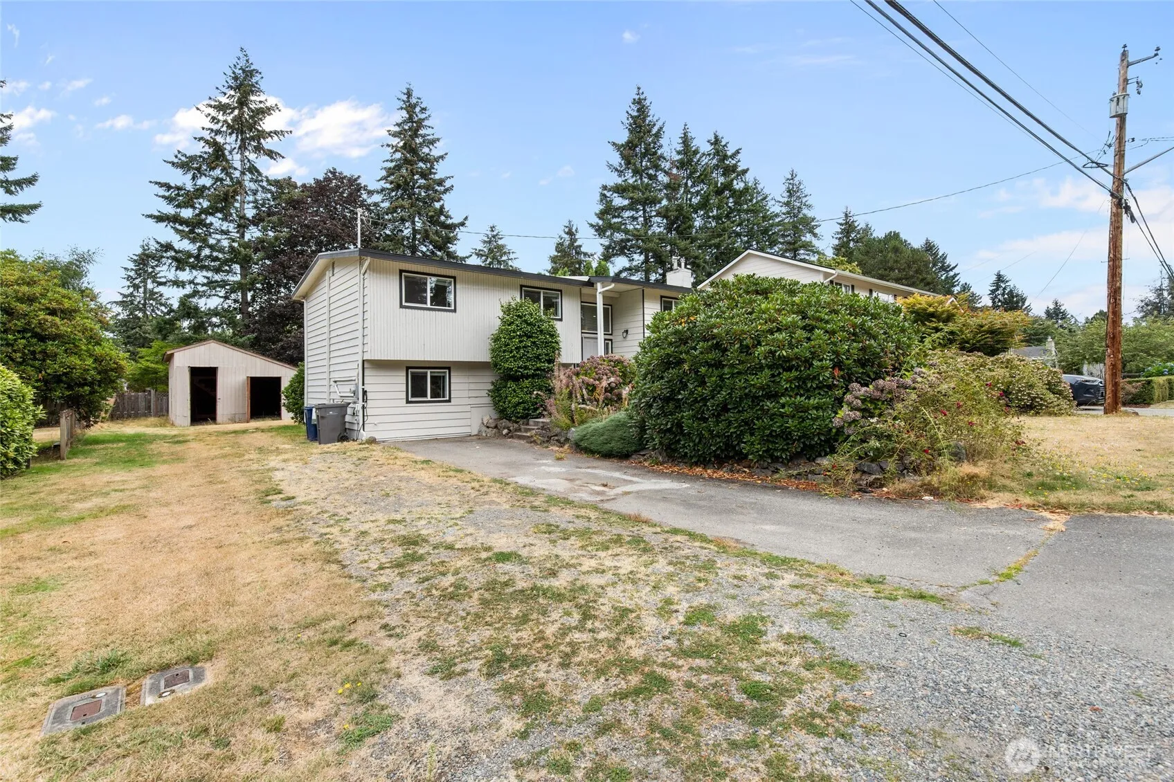 Property photo for 8618 Ne 137th Street, Kirkland photo 2