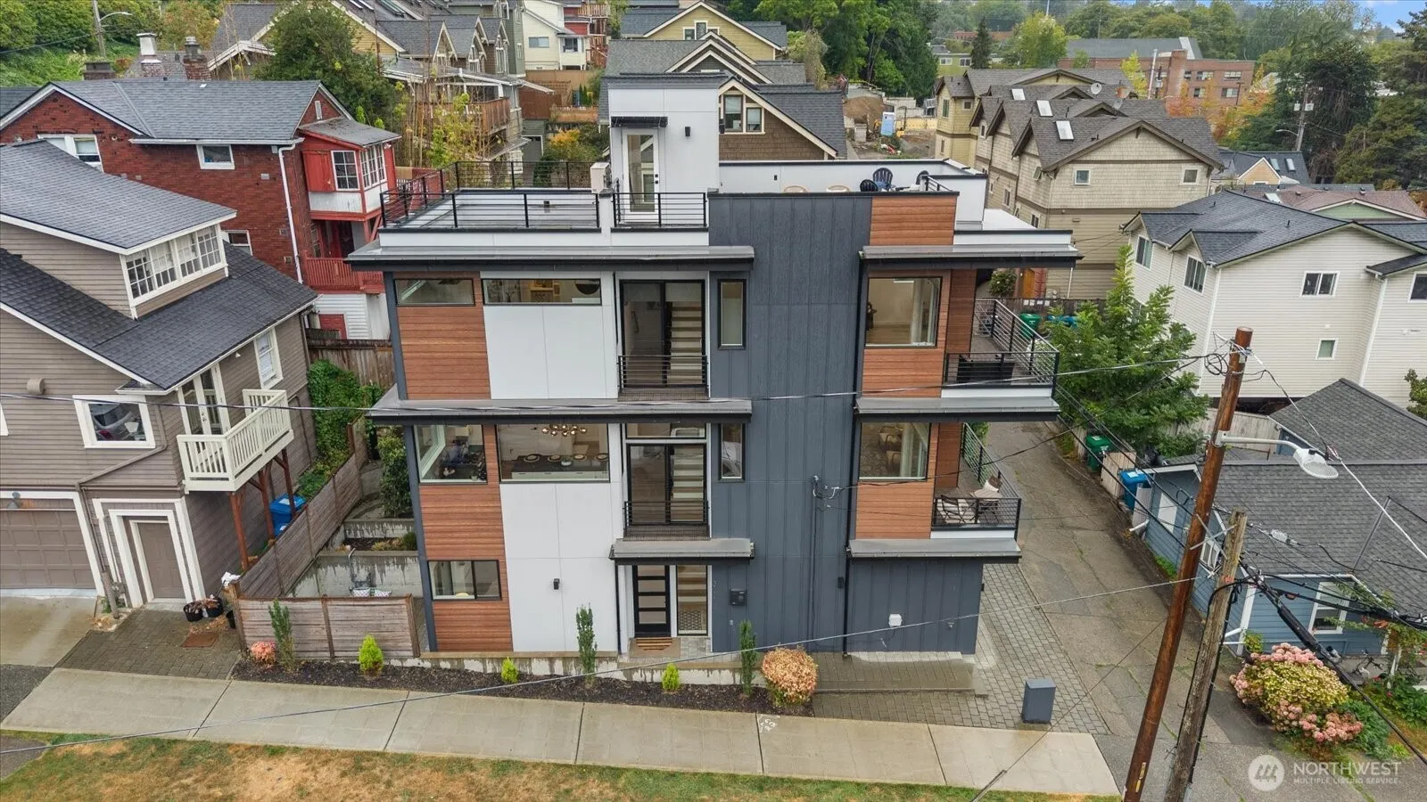 Property photo for 3111 Queen Anne Avenue N, Seattle photo 2