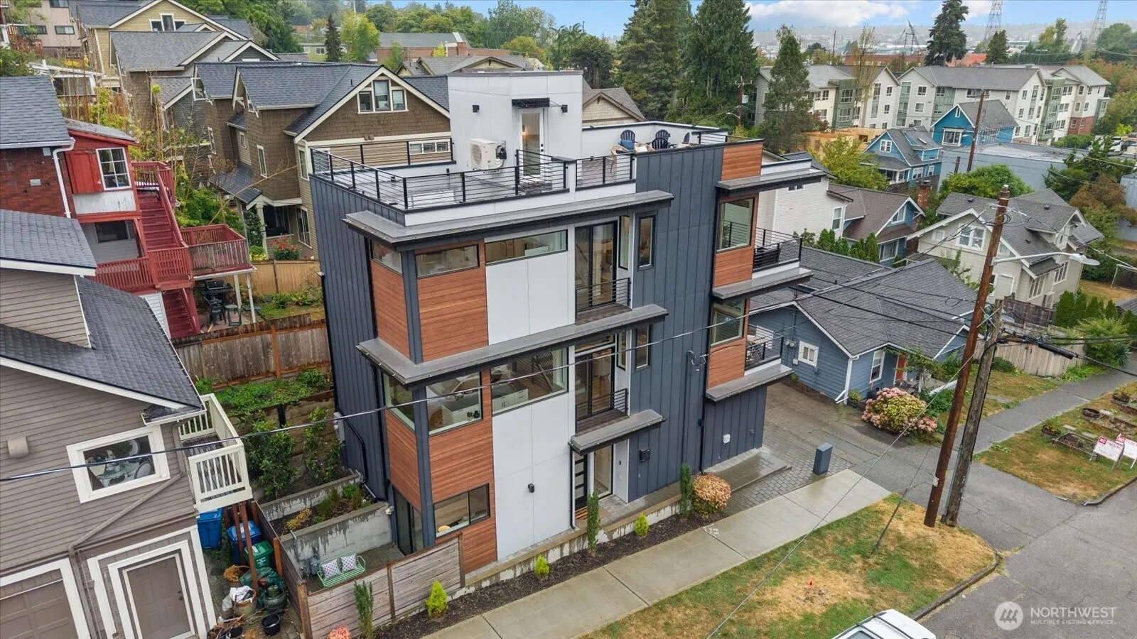 Property photo for 3111 Queen Anne Avenue N, Seattle photo 4