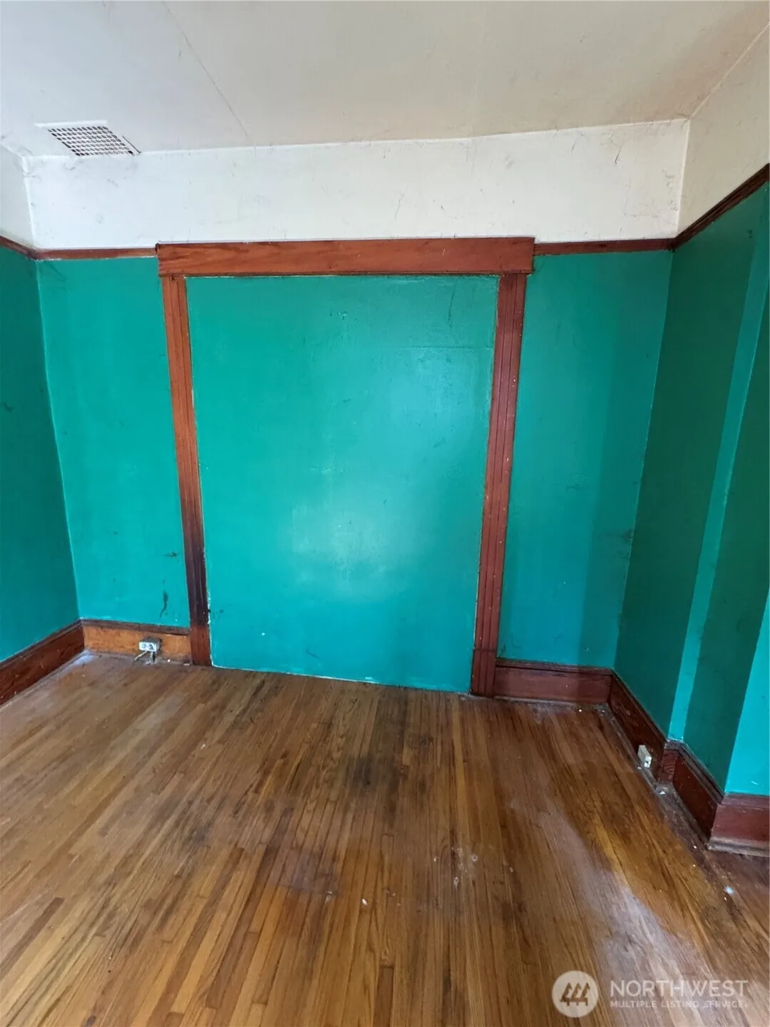Property photo for 5247 Brooklyn Avenue Ne, Seattle photo 4