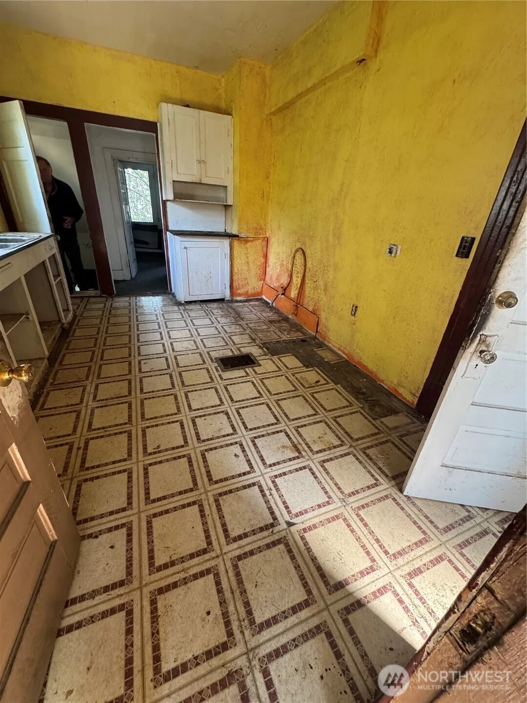 Property photo for 5247 Brooklyn Avenue Ne, Seattle photo 2