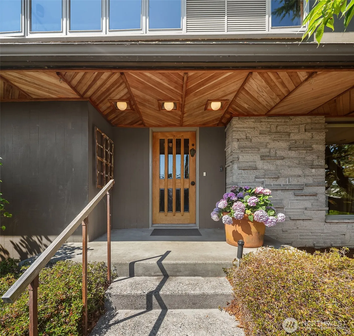 Property photo for 3023 E Laurelhurst Drive Ne, Seattle photo 3