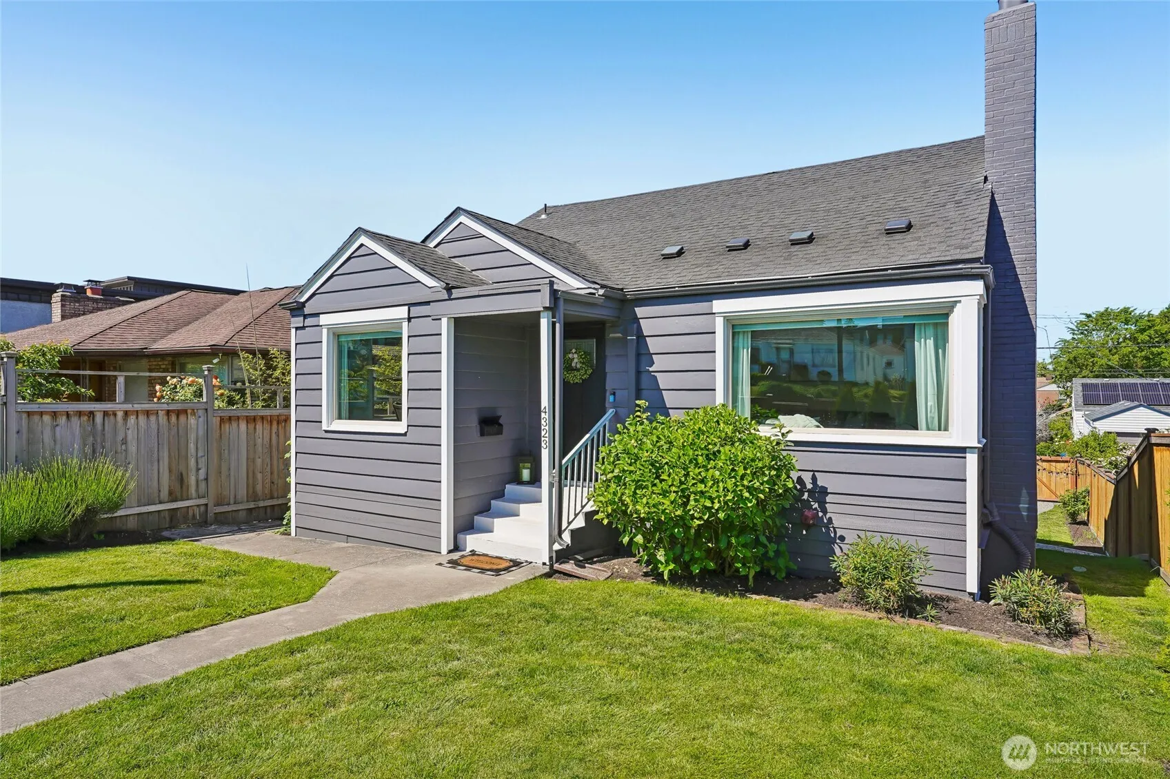 Property photo for 4323 15th Avenue S, Seattle photo 2