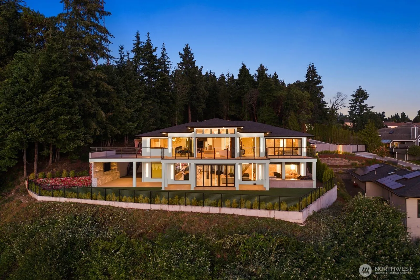 Property photo for 3024 N Vista View Drive, Tacoma photo 2