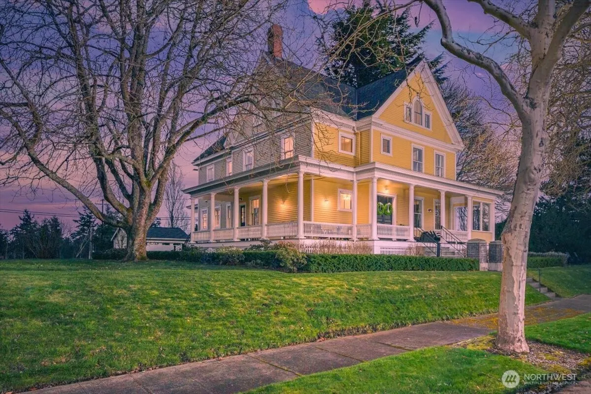 Property photo for 4200 Washington Avenue W, Seattle photo 2