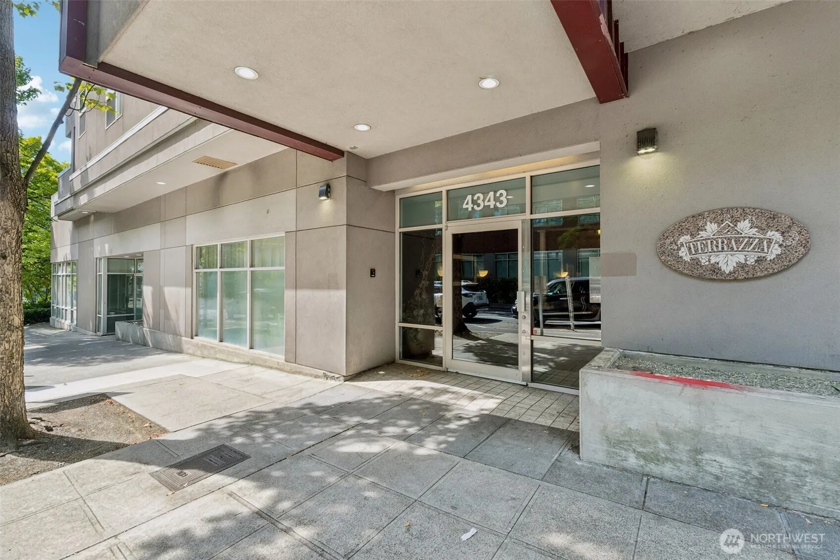 Property photo for 4343 Roosevelt Way Ne #608, Seattle photo 2