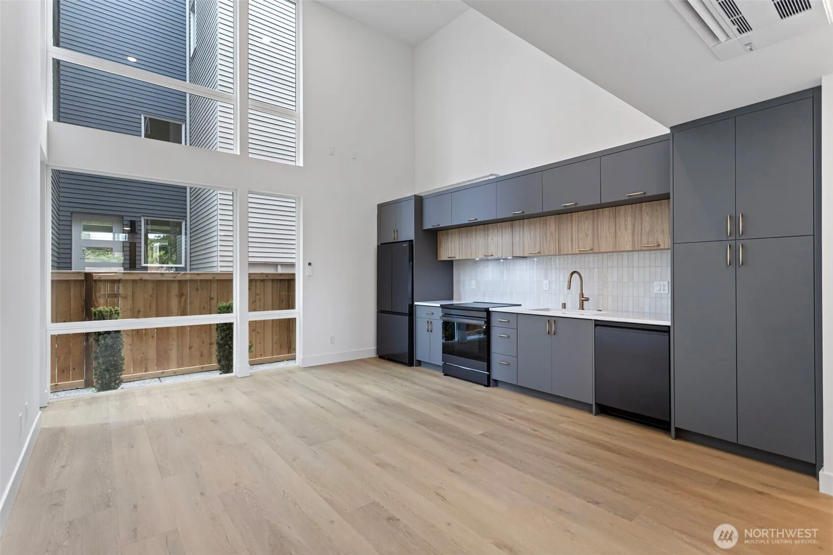Property photo for 6318 41st Avenue Sw #4, Seattle photo 3