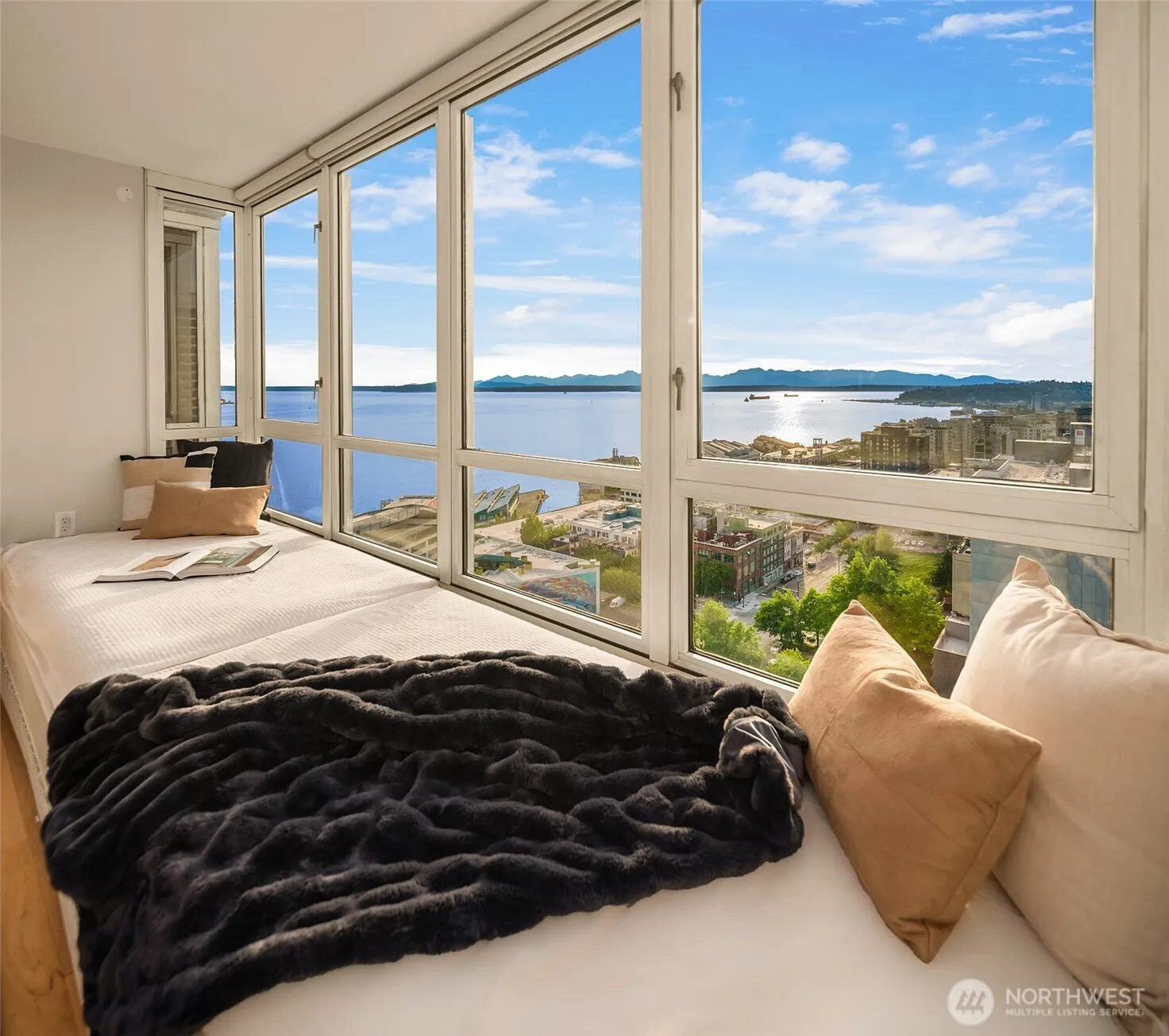 Property photo for 2125 1st Avenue #1902, Seattle photo 2