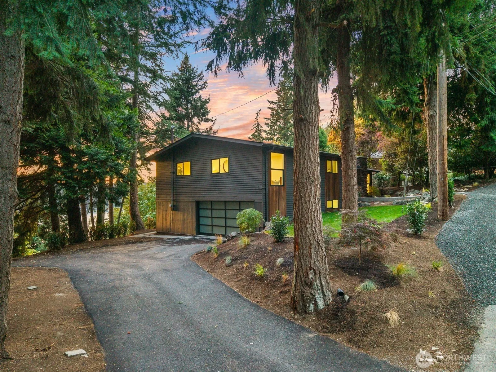 Property photo for 6123 110th Avenue Se, Bellevue photo 2