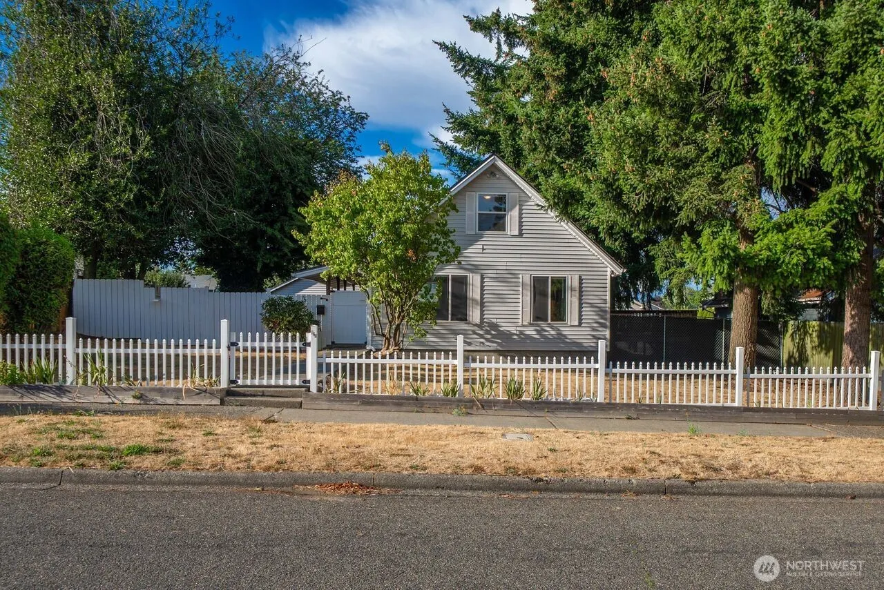 Property photo for 821 E 60th Street, Tacoma photo 2