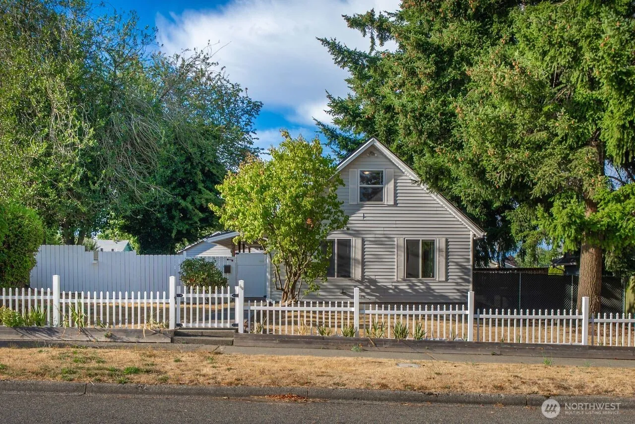 Property photo for 821 E 60th Street, Tacoma