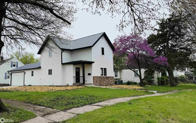 1100 W Jefferson, Creston, Iowa 50801, 4 Bedrooms Bedrooms, ,2 BathroomsBathrooms,Residential,For Sale,Jefferson,6327005