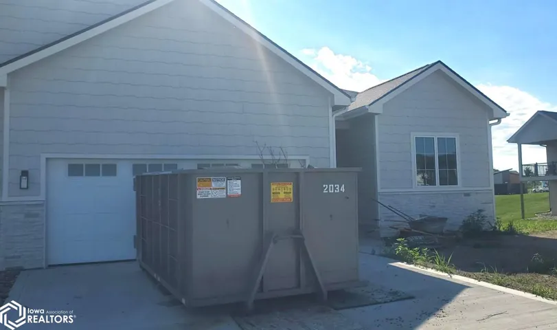 782 Ne 71st Street, Pleasant Hill, Iowa 50327, 4 Bedrooms Bedrooms, ,3 BathroomsBathrooms,Residential,For Sale,71St,6329383
