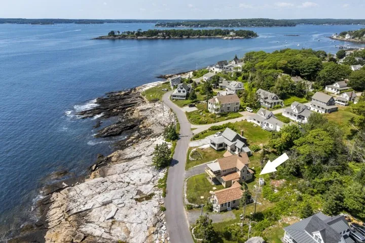 113 Shore Road, Boothbay, Maine 04544