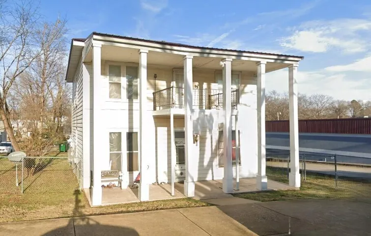 305 e main main