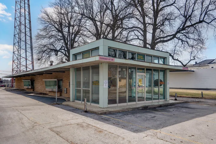 532 E Walnut St-10