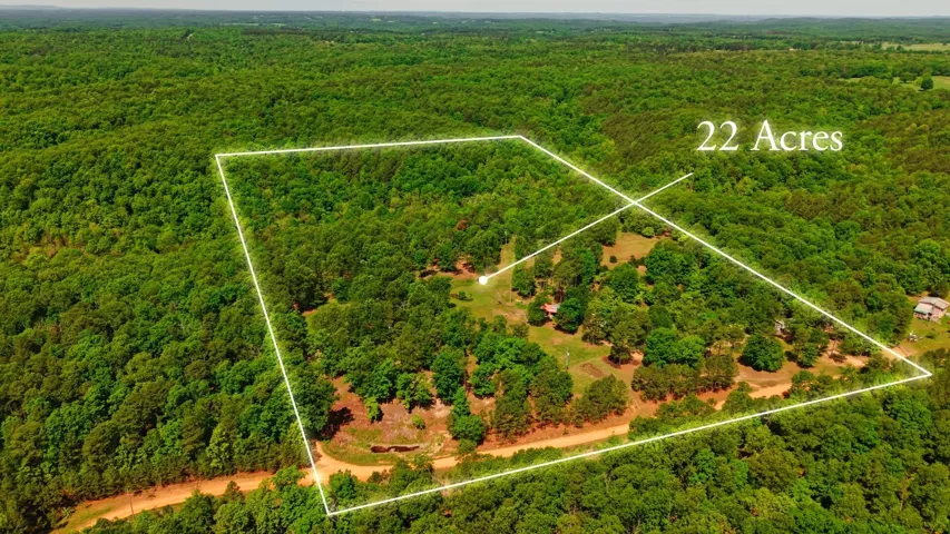 3 homes on 22 acres000