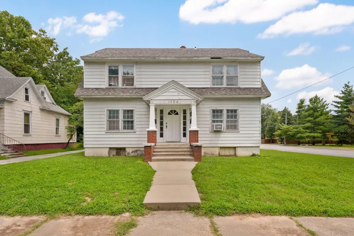 1504 N Summit Ave-2
