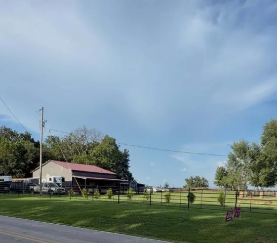 Barn & Pipe Fence