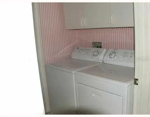 WASHER & DRYER IN UIT.