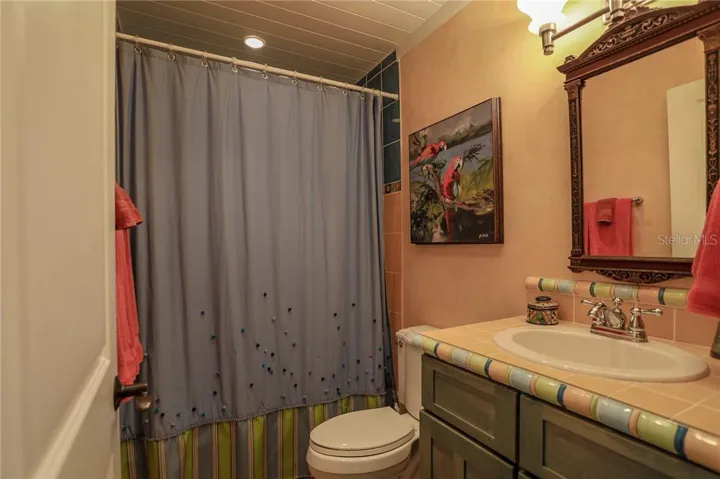 Guest Bathroom - tub/shower