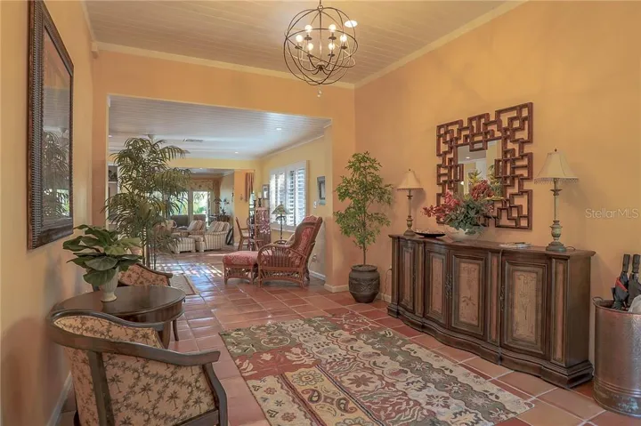 Entrance to bungalow - Foyer