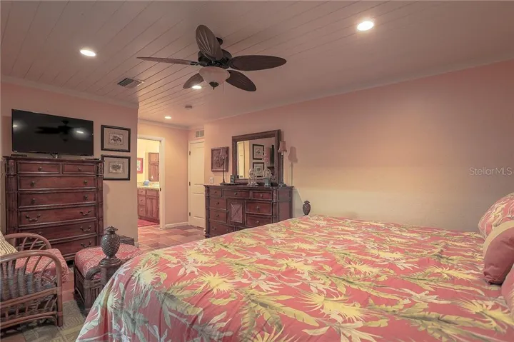 Master Bedroom with King Bed and En-suite bathroom and large walk in closet