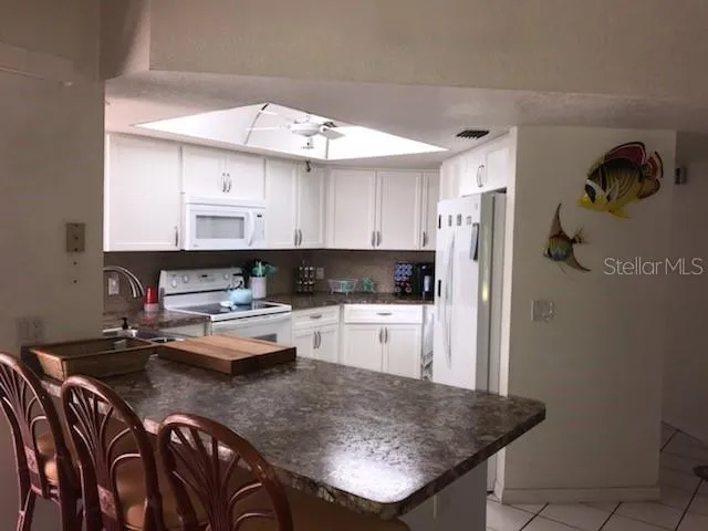 KITCHEN VIEW 2/BREAKFAST BAR