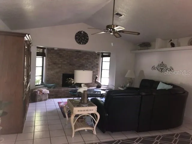 FAMILY ROOM VIEW 1