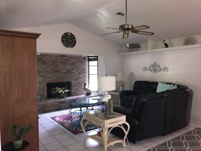 FAMILY ROOM VIEW 2