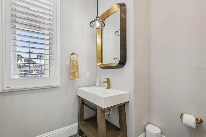 1/2 bath off living room