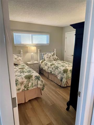 Guest with 2 twin beds