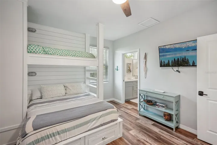 Guest bedroom 2