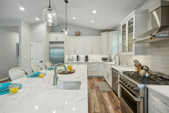 Kitchen and breakfast bar