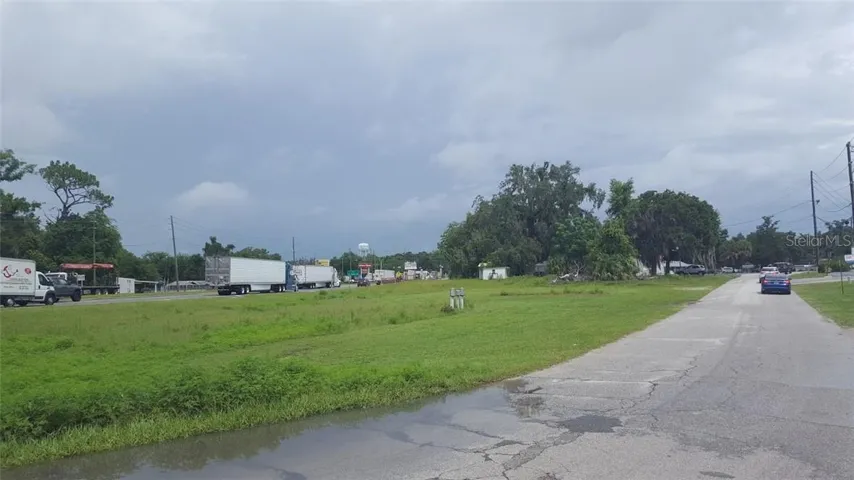 South bottom corner end of property looking North this. This shows HWY 301 to the left and I am standing on the pass through road of SE 62nd Ave that also leads over to HWY 441.