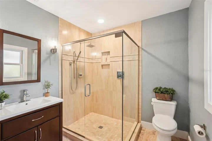 Guest bathroom 2