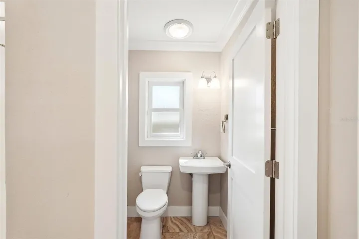 Primary bathroom/toilet