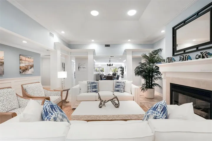 Living room/firplace