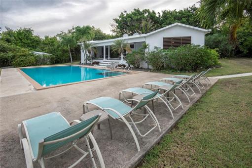 El Cerro Pool House