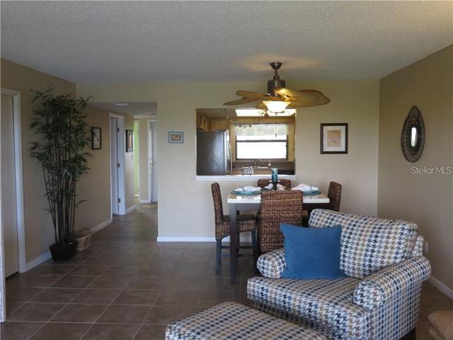 Living room / dining area