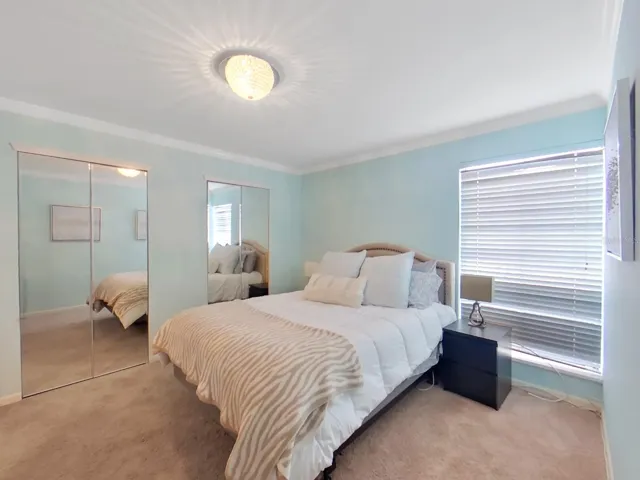Guest bedroom, bright and very cozy!