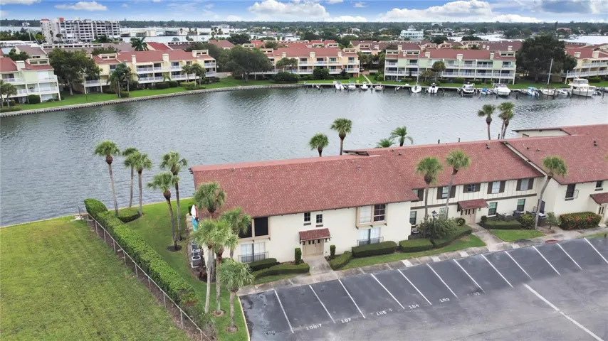 Water views and lots of green space!