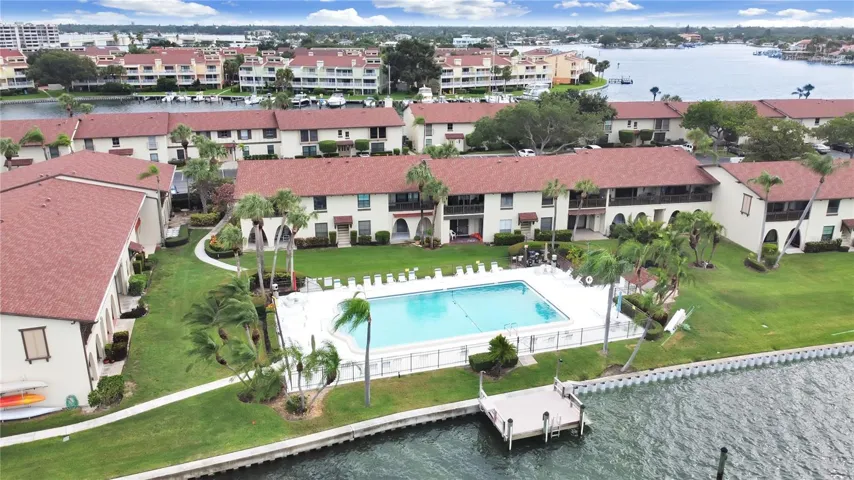 Just a few steps to the pool!