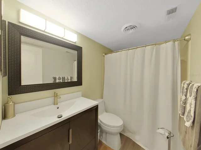 Guest bathroom.