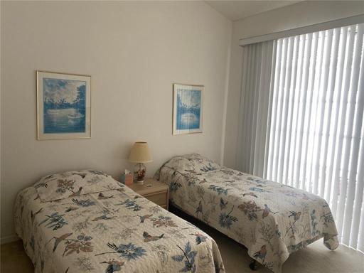 guest bedroom with 2 twins