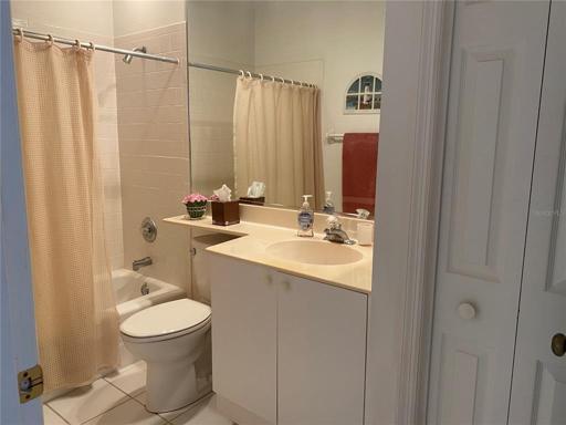 guest bathroom tub / shower combo