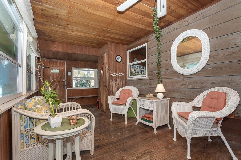 Enclosed Lanai Space for Upper Unit