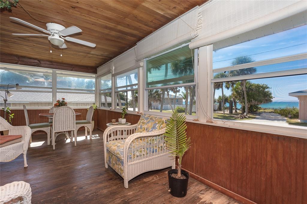 Lanai with Amazing Views and Sunsets in Upper Unit